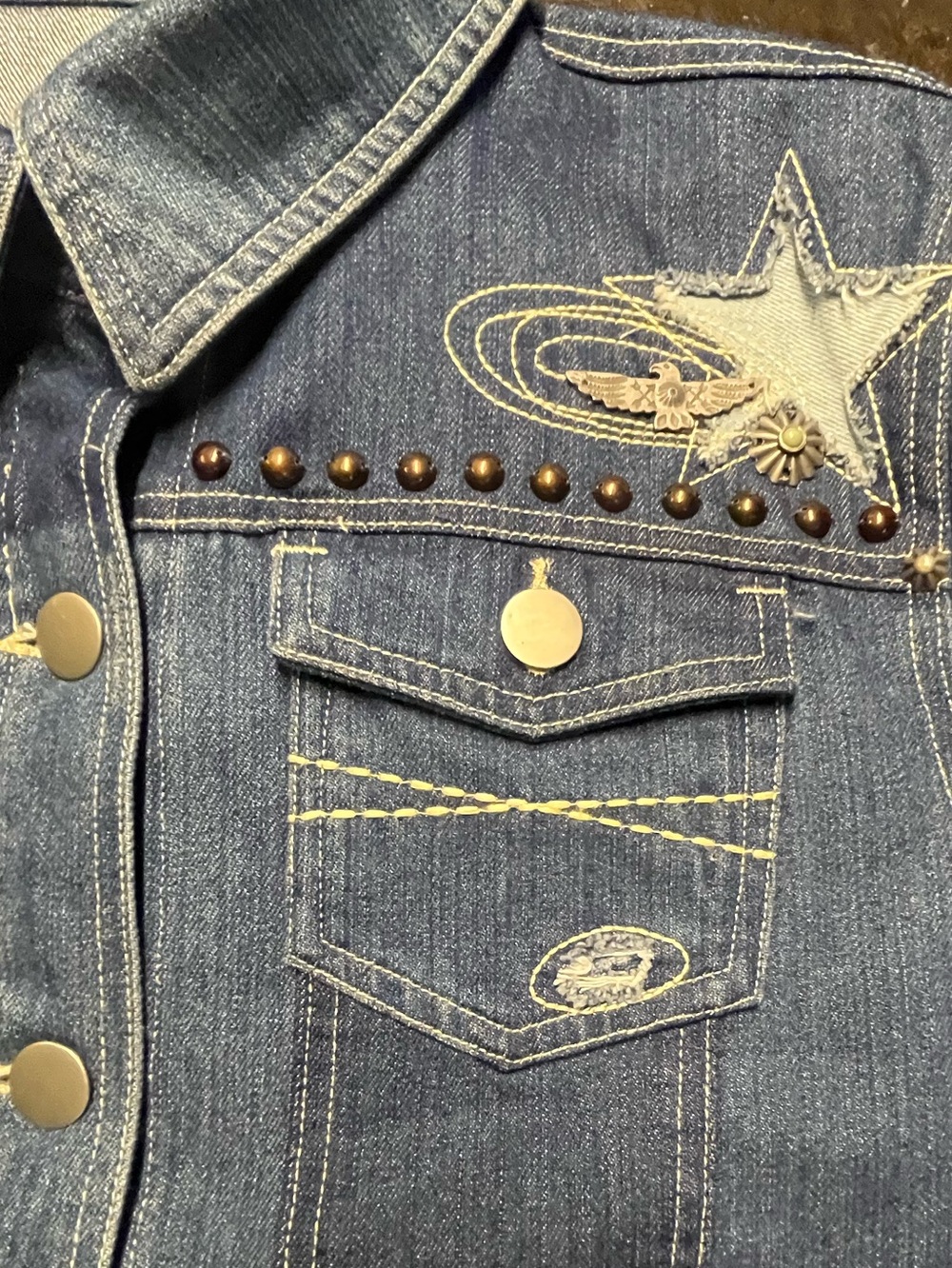 NWT Double D Ranch denim jacket with studs, turquoise charms, and patches, XL - Picture 10 of 12